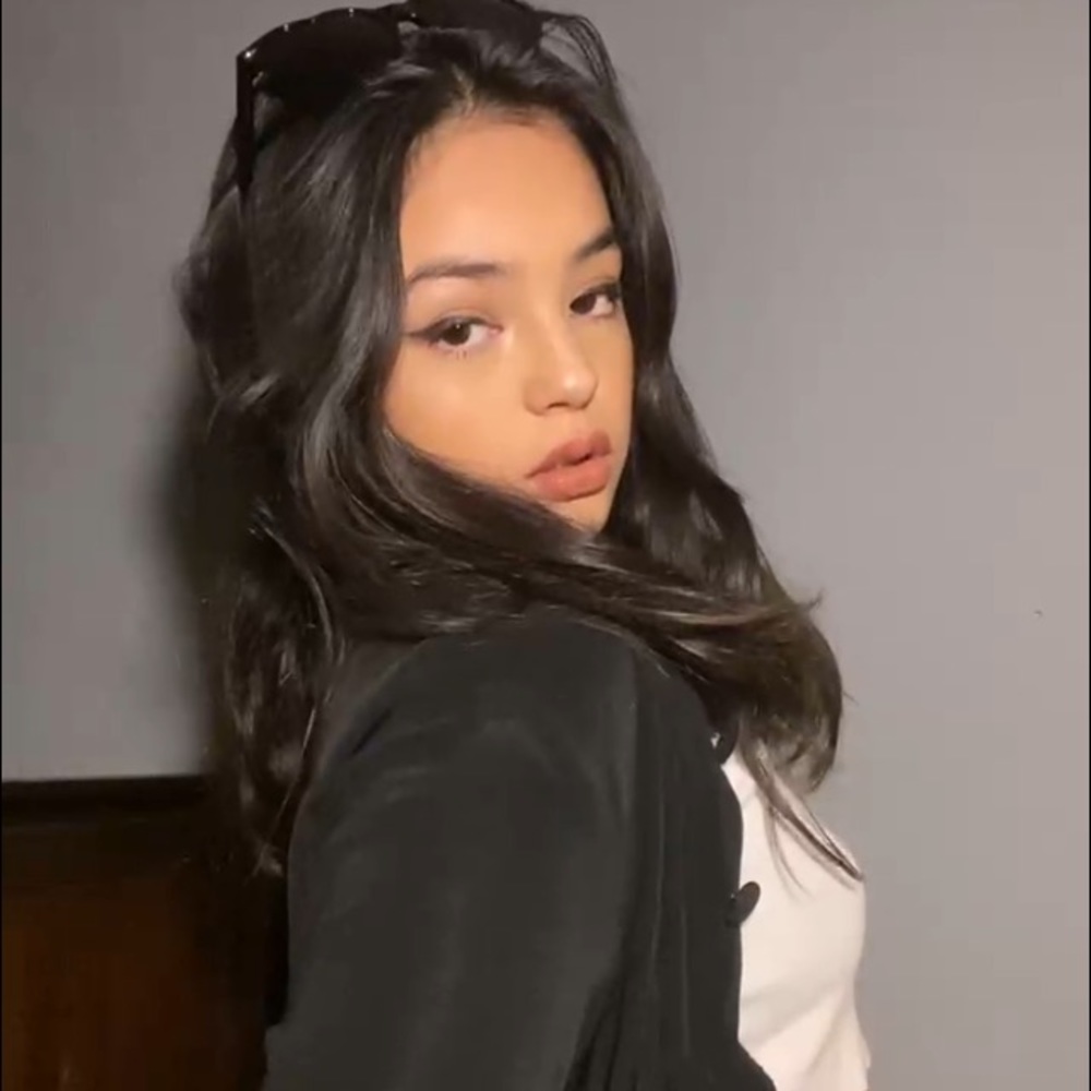 Meet your Posher, Juliette